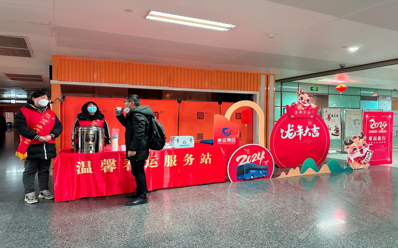 平靜的旅途中，熟悉的溫馨依舊 ——春運(yùn)路上的暖心服務(wù)